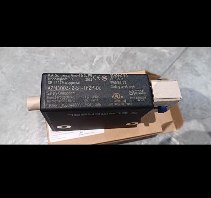 SCHMERSAL AZM300Z-I2-ST-1P2P-DU 103044800 4700 N4-2