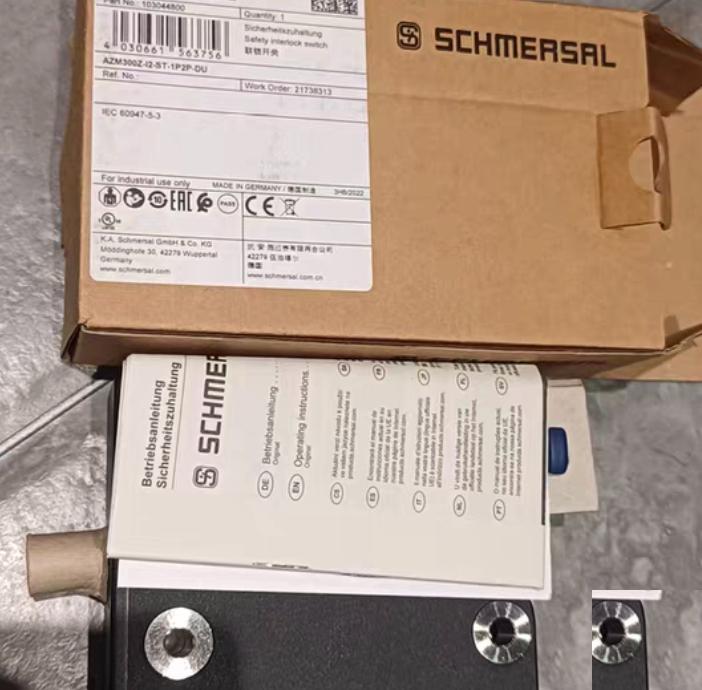 SCHMERSAL AZM300Z-I2-ST-1P2P-DU 103044800 4700 N4-2