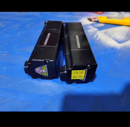 SGMJV-01ADL2C100W 200V 0 84A 2