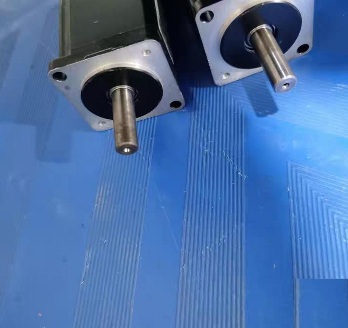 SGMJV-01ADL2C100W 200V 0 84A 2