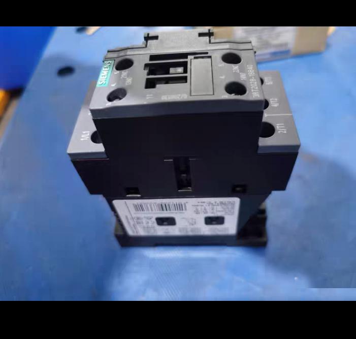 SIEMENS 3RT2016-1BB42 2 3RT2028-1BB40 1
