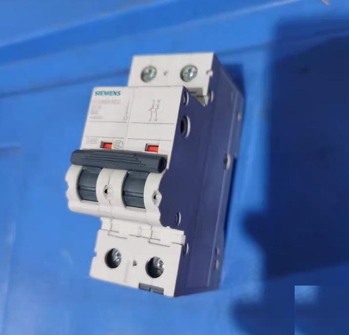 SIEMENS 5SY45028CC