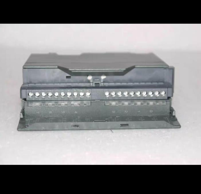 SIEMENS 6ES7 322-1BF01-0AA0 SIMATIC S7-300 DO 8xDC24V 2A