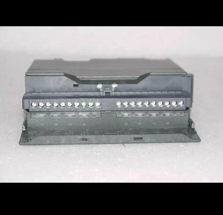 SIEMENS 6ES7 322-1BF01-0AA0 SIMATIC S7-300 DO 8xDC24V 2A