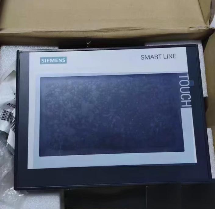 SMART 700 IE V3 6AV6 648-0CC11-3AX0 7 USB 24VDC PLC
