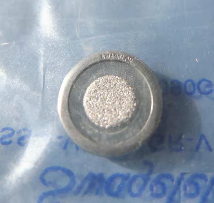 SWAGELOK SS-4-VCR-2--GR-VS-20M 12 SWAGELOK SS-4-VCR-2--GR-VS- 5M 2 Stainless Steel VCR Face Seal Fitting 1 4 in Filter Gasket Retained Style 20 or 0 5 Micron