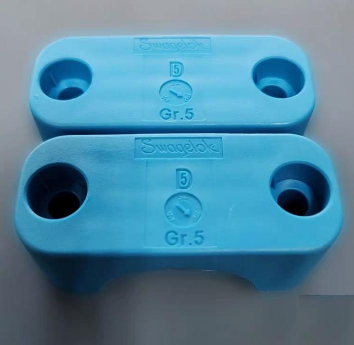 Swagelok 304-S6-PP-24P 1 1 2 in 304-S6-PP-24P 176 66 Bolted Plastic Clamp Pipe Support Kit 1 1 2 in Pipe Size Polypropylene Support Body