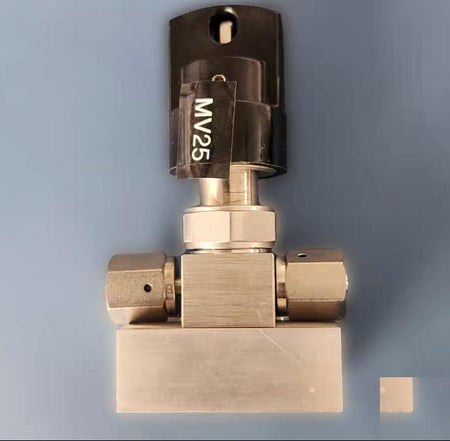 Swagelok 6LVV-DPHLFR4-P-BK 1 Swagelok 6LVV-DPHLFR4-P 316L VIM-VAR UHP High Pressure Diaphragm Sealed Valve 1 4 in Female VCR Fitting SC-01 Cleaned Black Locking Handle