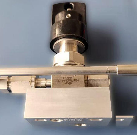 Swagelok 6LVV-DPHLFR4-P-BK 1 Swagelok 6LVV-DPHLFR4-P 316L VIM-VAR UHP High Pressure Diaphragm Sealed Valve 1 4 in Female VCR Fitting SC-01 Cleaned Black Locking Handle
