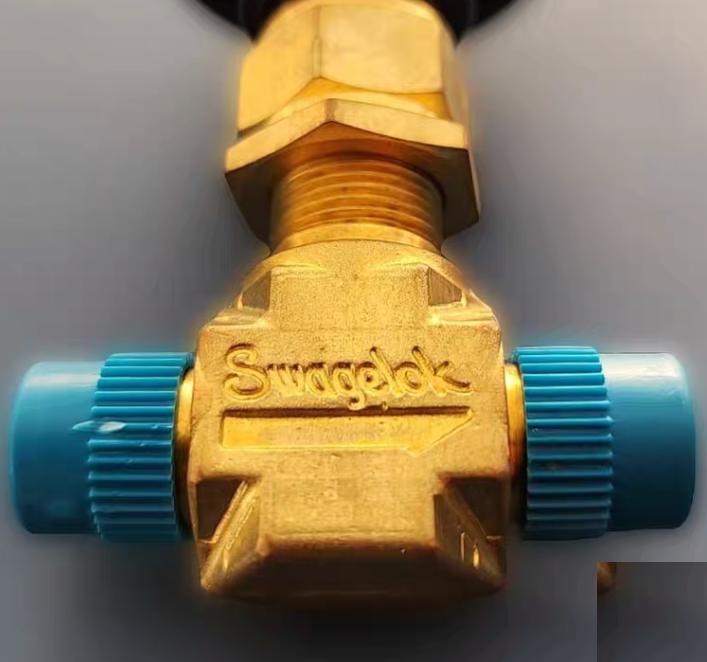 Swagelok B-1RM2 0 37 Cv 1 8 in NPT Brass Integral Bonnet Needle Valve 0 37 Cv 1 8 in MNPT Regulating Stem 2