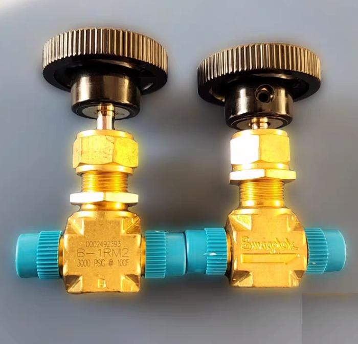 Swagelok B-1RM2 0 37 Cv 1 8 in NPT Brass Integral Bonnet Needle Valve 0 37 Cv 1 8 in MNPT Regulating Stem 2