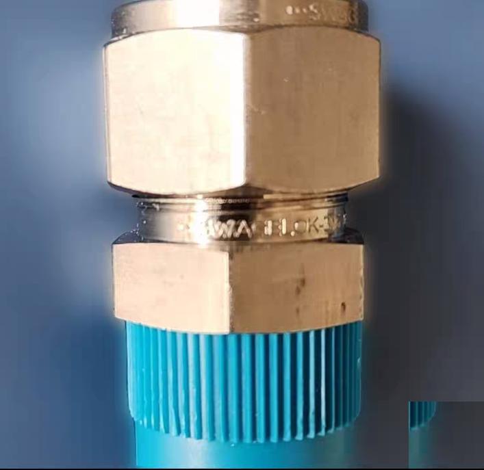 Swagelok SS-1010-1-8 SS-810-1-8 5 8 in x 1 2 in NPT SS-1010-1-8 321 25 1 2 in x 1 2 in NPT SS-810-1-8 286 68