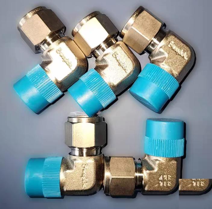 Swagelok SS-810-2-8 5 1 2 in x 1 2 in NPT SS-810-2-8 525 54