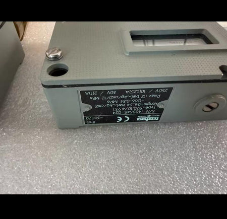 TRAFAG 920 2374 931 -0 6 3 4bar -0 06 0 34MPa 12bar IP65 250V AC 15A 30V DC 15A 7