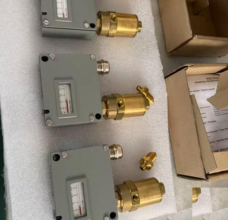 TRAFAG 920 2374 931 -0 6 3 4bar -0 06 0 34MPa 12bar IP65 250V AC 15A 30V DC 15A 7