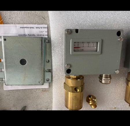 TRAFAG 920 2374 931 -0 6 3 4bar -0 06 0 34MPa 12bar IP65 250V AC 15A 30V DC 15A 7