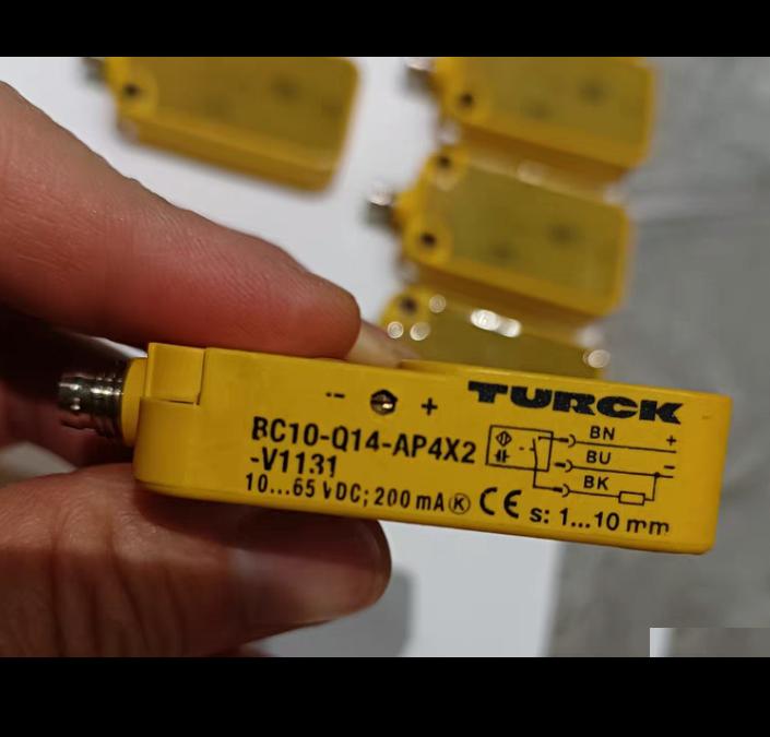 TURCK BC10-Q14-AP4X2-V1131 6 180 BC20-Q20-AN4X2 S400 2 280 G3-4