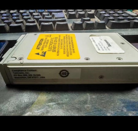 Tektronix 82A04B 82A04B 0 6 - 1 8 V 100 mV