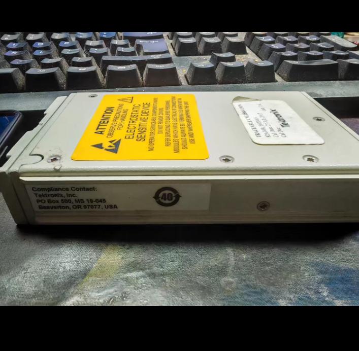 Tektronix 82A04B 82A04B 0 6 - 1 8 V 100 mV