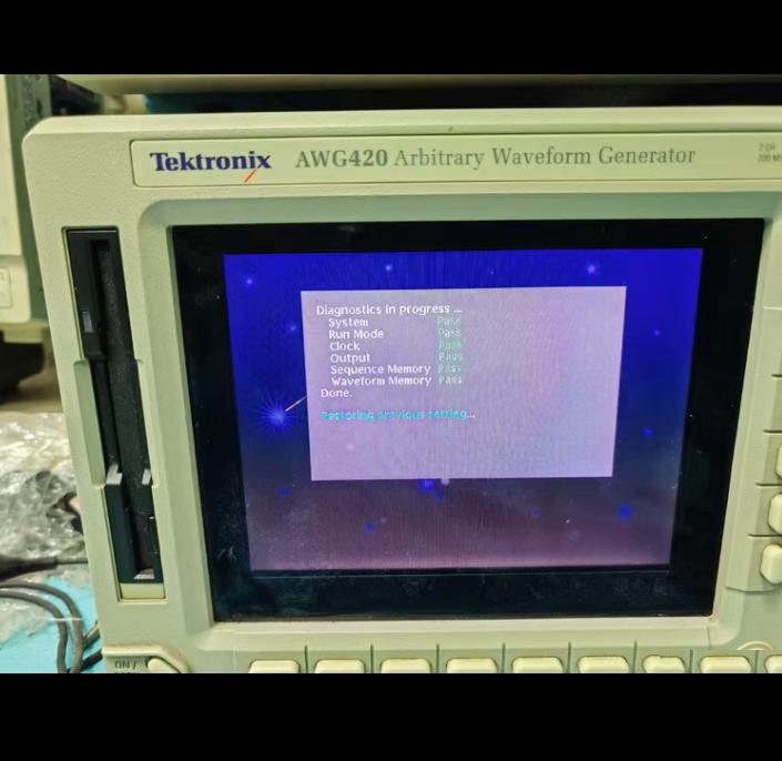 Tektronix AWG420