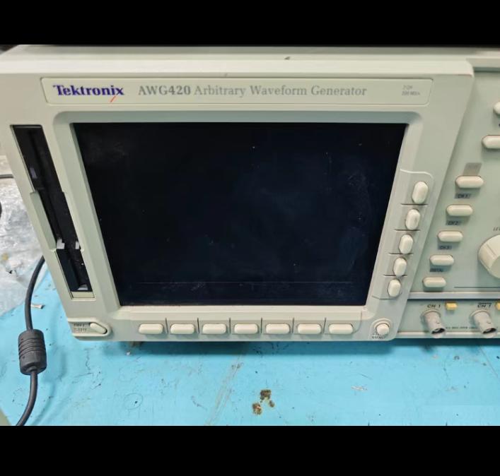 Tektronix AWG420