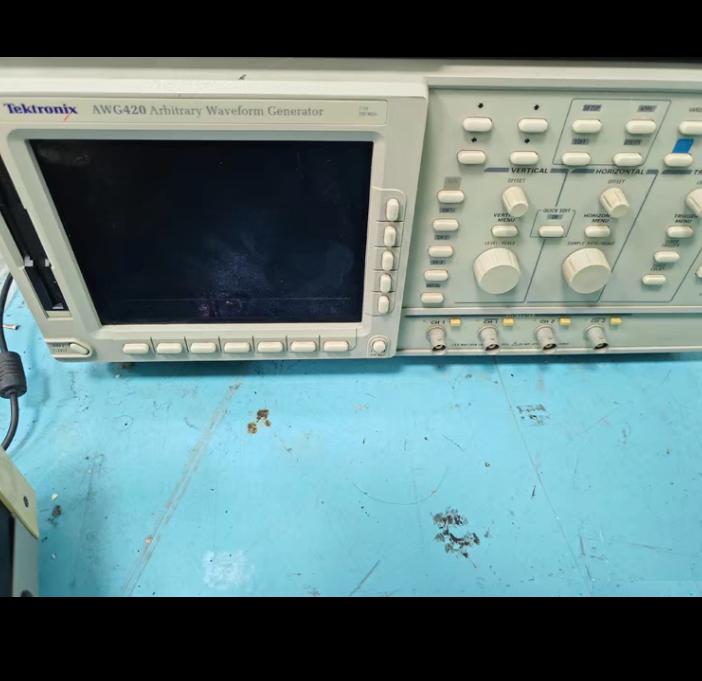 Tektronix AWG420