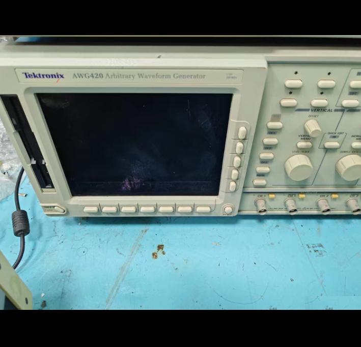 Tektronix AWG420