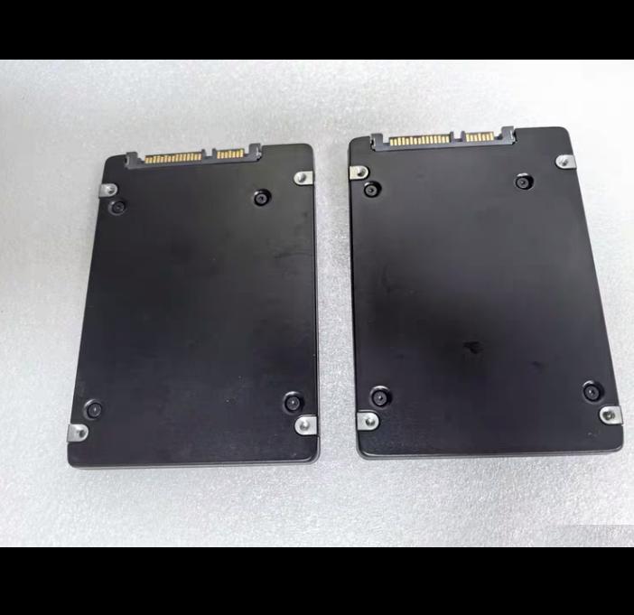 ThinkSystem PM893 1 92TB 2 5 U 2 NVMe