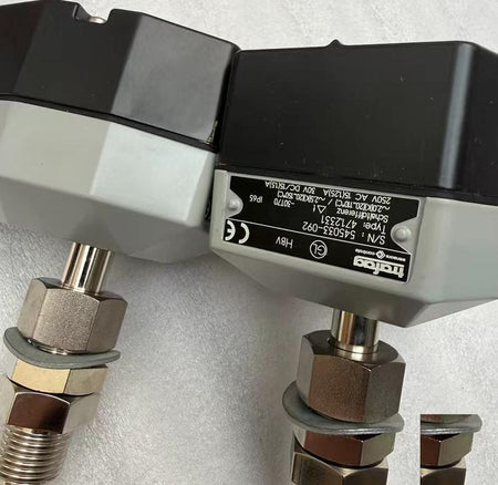 Trafag 471 2331 -30 70℃ 250V AC 30V DC IP65 100mm