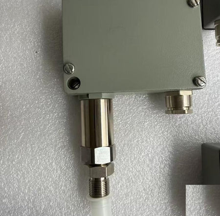 Trafag 8202 76 2210 0-4bar 1 8202 78 2210 0-10bar 1 8201 79 2210 0-16bar 1 12-34V DC 4-20mA IP65 -25 85℃ 4