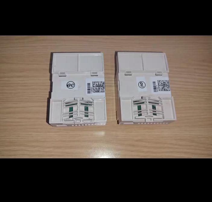 UC800 X13651144-01 REV B 24VDC