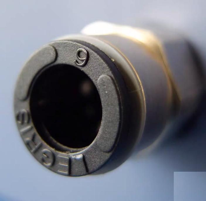VAT 21632-KE41-0002 KF40 1 VAT 21632-KA41-0002 Aluminum Angle Valve DN 40 1-1 2 KF40With solenoid valve with position indicator 24V DC n c 12500RMB