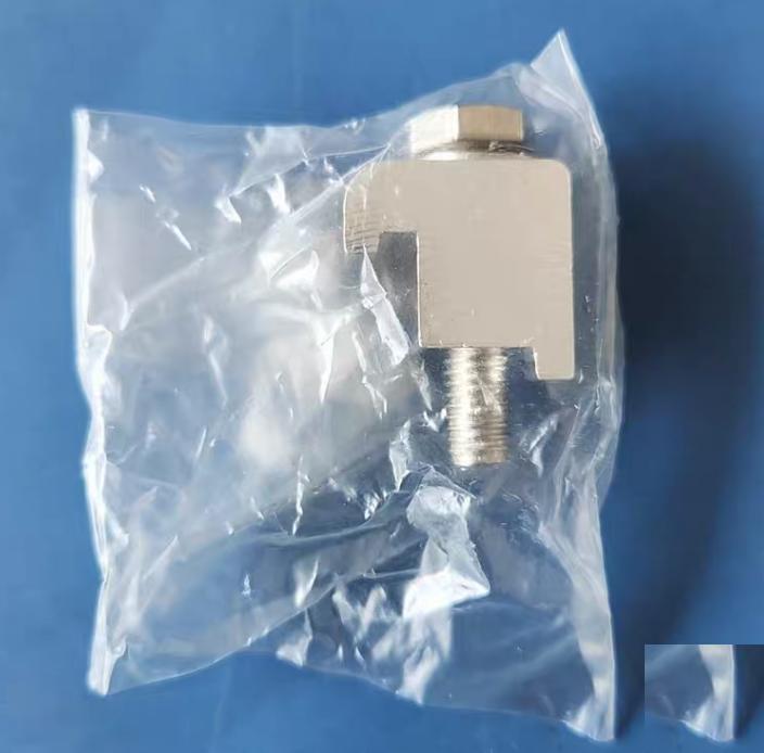 WTMDB417 16 Single Claw Flange Clamp ISO-MF Sizes NW63 to NW100 M8 Thread It is important that the clamps or bolts not be over tightened or warping of the flanges could result The torque rating for clamps and bolts is 7 to 10 pounds per foot
