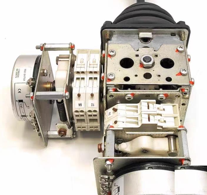 W Gessmann D-74211 Multi-Axis Joystick Controller P5100400017