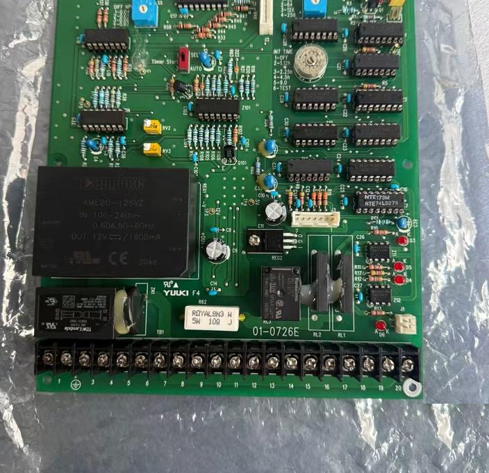 Yuuki 01-0726E 01-0726E AC IN 100-240V 0 3A 50 60Hz DC OUT 12V 0 9A