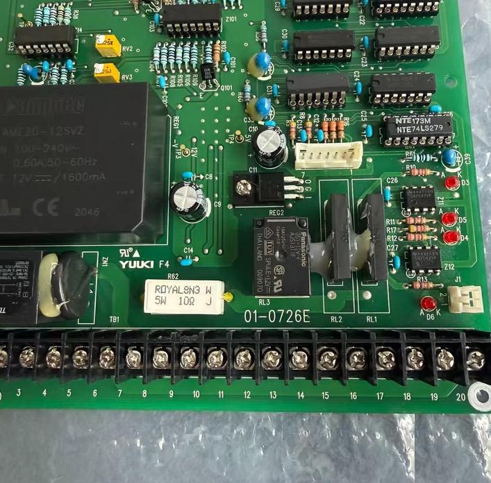 Yuuki 01-0726E 01-0726E AC IN 100-240V 0 3A 50 60Hz DC OUT 12V 0 9A