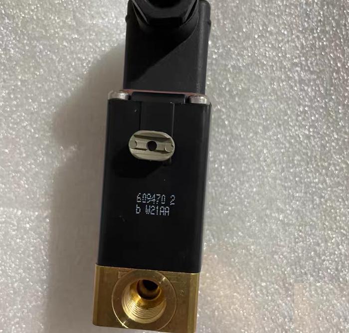 burkert 0330 A 3 0 FKM MS G1 4PMO-10bar 24Ｖ DC 8Ｗ