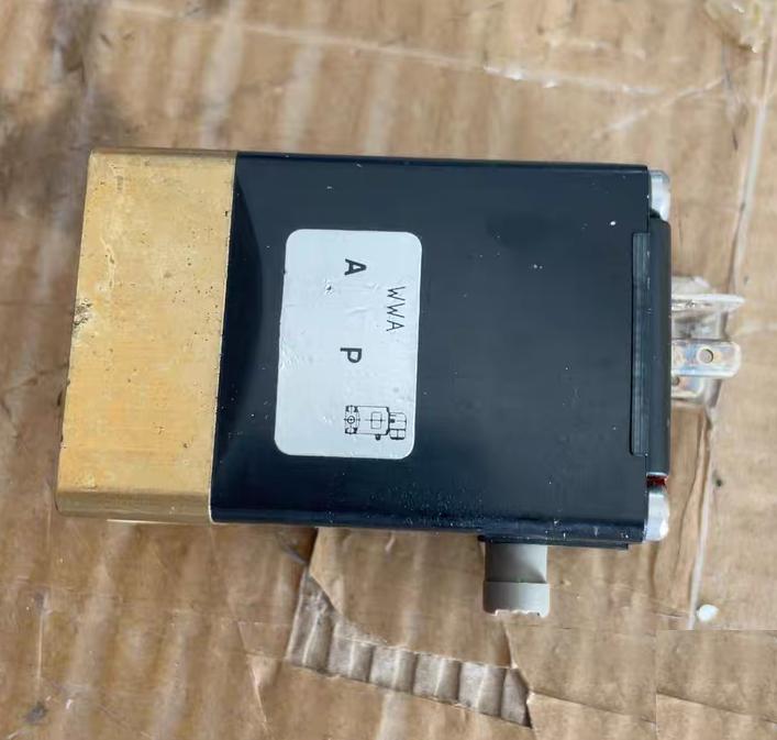 burkert 0330 A 3 0 G1 4 24V DC PN0-10bar FKM